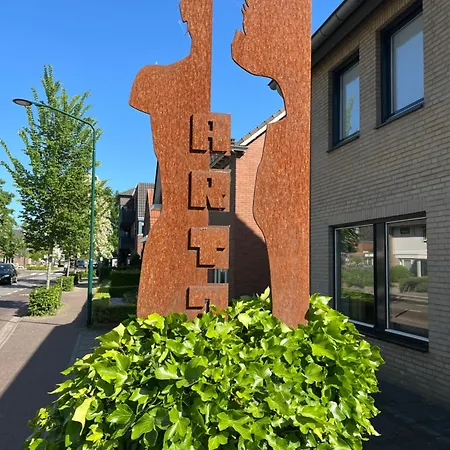 Bed & Breakfast Art 7 3*